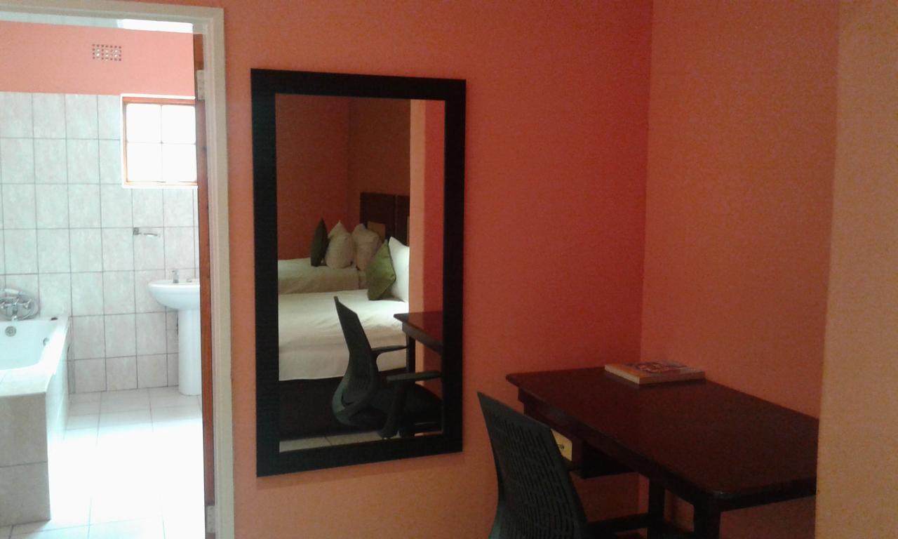 Larissa Hotel Maun Exteriör bild